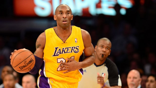 Mendiang Kobe Bryant saat membela Lakers pada 2013. Foto: FREDERIC J. BROWN / AFP
