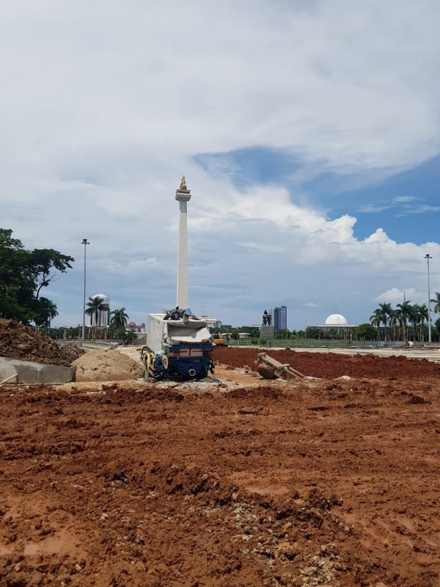 Proyek revitalisasi di sisi Selatan Monumen Nasional, Jakarta.  Foto: Efira Tamara Thenu/kumparan 