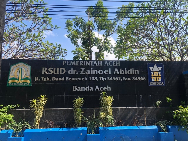 RSUDZA di Banda Aceh ditunjukkan sebagai salah satu rumah sakit rujukan untuk penanganan pasien yang terjangkiti Virus Corona di Aceh. Foto: Suparta/acehkini