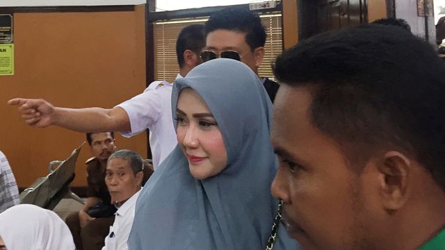 Rey Utami saat akan menjalani sidang lanjutan di Pengadilan Negeri Jakarta Selatan, senin (28/1/2020).
 Foto: Sarah Yulianti Purnama/kumparan