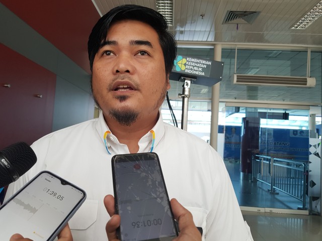 GM Angkasa Pura II Bandara Depati Amir, Muhammad Syahril ketika diwawancaran sejumlah wartawan.