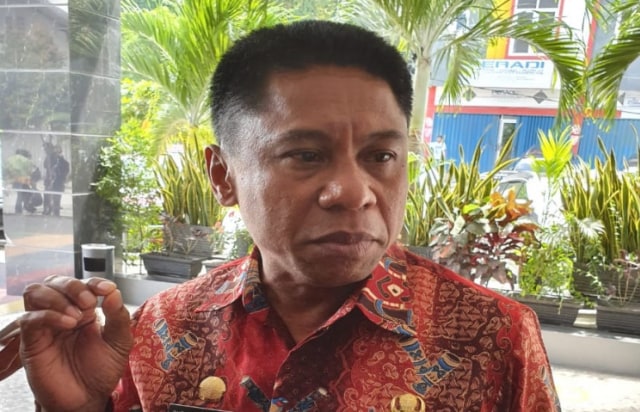 Kepala Dinas Pendidikan, Perpustakaan dan Arsip Daerah Provinsi Papua, Christian Sohilait. (Dok: Papua.go,id) 