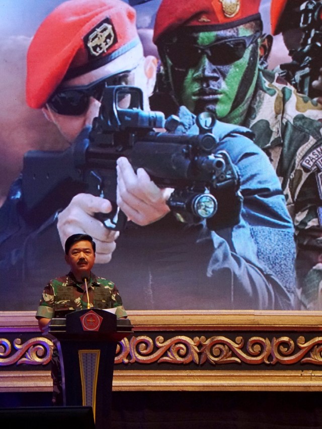 Panglima TNI Marsekal Hadi Tjahjanto (kiri) memberikan arahan dalam Rapat Pimpinan TNI-Polri di Mabes TNI Cilangkap, Jakarta Timur, Selasa (28/1/2020). Foto: Jamal Ramadhan/kumparan