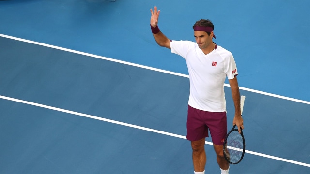 Roger Federer pada Australian Open 2020 usai mengalahkan Tennys Sandgren. Foto: Kai Pfaffenbach/Reuters