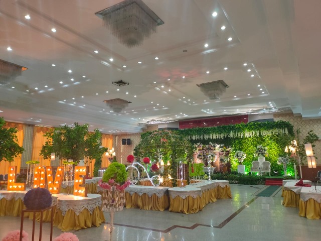 Katering dan meja dekorasi yang disediakan oleh Berkah Catering di pesta pernikahan. (Foto: Dokumen)