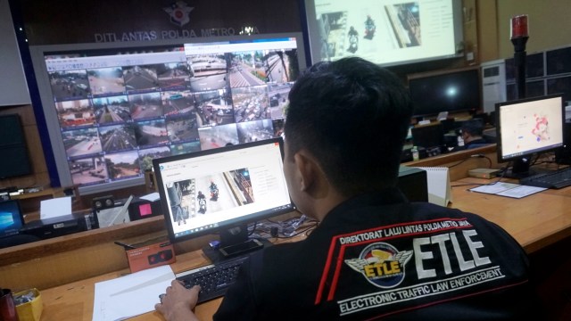 Foto: Melihat Pusat Komando ETLE yang Bidik Pemotor Bandel di Jakarta (759985)