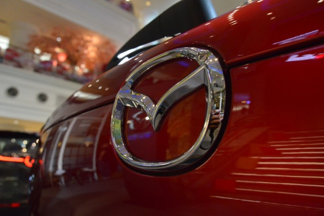 Logo Mazda pada CX-30 Foto: Bagas Putra Riyadhana/kumparan