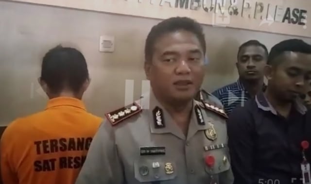 Kapolresta Ambon, Kombes Pol leo Surya Nugraha Simatupang memberikan keterangan terkait penganiayan balita 3 tahun ( Foto; ambonnesia)