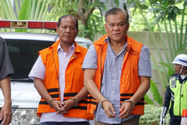 Direktur PT Rudi Jaya Ibnu Ghofur (kanan) dan Totok Sumedi akan menjalani pemeriksaan di Gedung KPK, Jakarta, Rabu (29/1). Foto: Fanny Kusumawardhani/kumparan