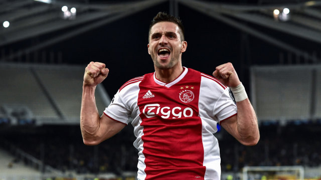 Dusan Tadic, mesin gol untuk Ajax. Foto: Aris Messinis / AFP