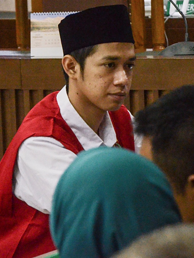 Terdakwa kasus unjukrasa saat aksi pelajar Dede Lutfi Alfiandi di Pengadilan Negeri Jakarta Pusat, Rabu (29/1). Foto:  ANTARA FOTO/Fakhri Hermansya