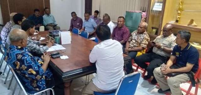 Pertemuan pemilik hak ulayat tanah Holtekamp di Direktorat Intelkam Polda Papua. (Dok: Polda Papua)