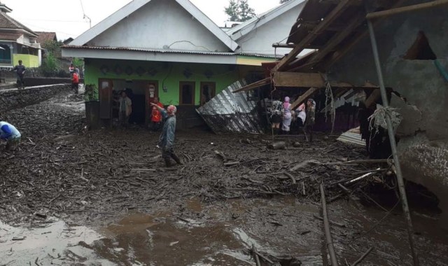 Hutan Gundul Akibat Karhutla Picu Banjir Lumpur di Lereng Gunung Ijen