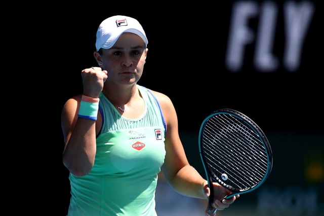 Ashleigh Barty amankan slot semifinal Australian Open 2020. Foto:  REUTERS/Kai Pfaffenbach