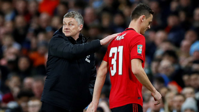 Nemanja Matic diganjar kartu merah di laga Man City vs Man United. Foto: Reuters/Jason Cairnduff 