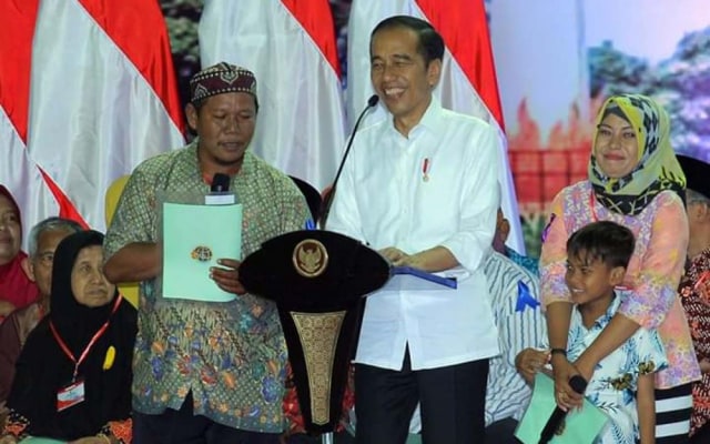 Presiden Jokowi Tegur Satpol PP: Jangan Suka Mengambil Barang PKL