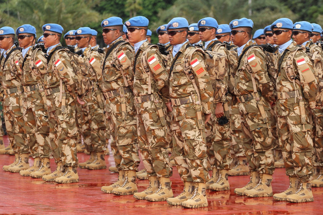 Anggota Pasukan Garuda dalam Satgas Kompi Zeni TNI Konga XX-Q MONUSCO mengikuti upacara pemberangkatan di Mabes TNI. Foto: ANTARA FOTO/Asprilla Dwi Adha