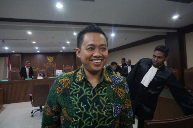 Terdakwa Miftahul Ulum menjalani sidang dakwaan di Pengadilan Tipikor, Jakarta, Kamis (30/1). Foto: Fanny Kusumawardhani/kumparan