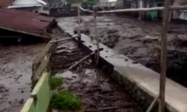 Banjir di Sempol Bondowoso Bukan dari Kawah Ijen, Begini Kronologinya (356058)