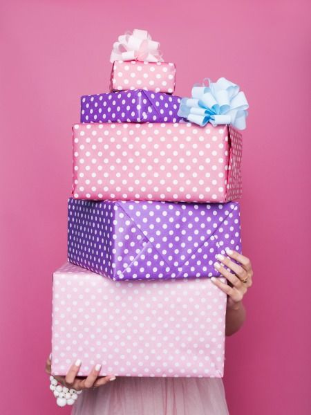 Pilih dengan cermat kado untuk bayi baru lahir Foto: Shutterstock