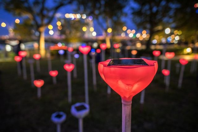Karya instalasi seni di iLight Singapore menggunakan bahan yang ramah lingkungan dan hemat energi. Foto: Dok. Singapore Tourism Board