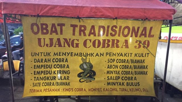 Warung yang menjual olahan ular kobra yang dijual di Kawasan Mangga Besar, Jakarta Pusat, Kamis (30/1). Foto: Muhammad Darisman/kumparan