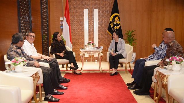 Pertemuan Ketua DPR Puan Maharani bersama Menkeu Sri Mulyani dan Menkumham Yasonna Laoly di DPR RI, Jakarta, Kamis (30/1).  Foto: Dok. DPR RI