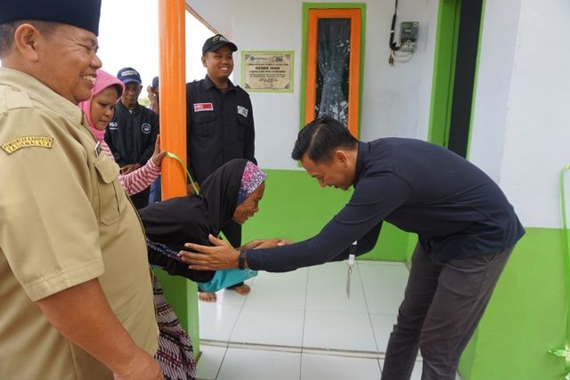 Tinggal di Kandang Ayam, ACT Bangunkan Rumah untuk Sepasang Lansia