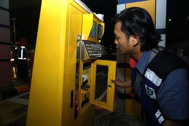 Viral Video Kerjaan Penjaga Tol Golongkan Kendaraan, Begini Penjelasannya (101348)