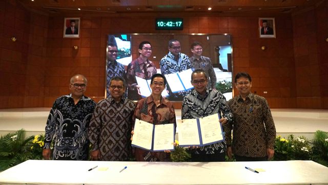 Penandatanganan nota kesepahaman integrasi data perpajakan sebagai momentum bersama menuju cooperative compliance di Kantor Pusat PLN, Jakarta. Foto:  Irfan Adi Saputra/kumparan