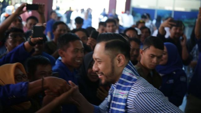 Agus Harimurti Yudhoyono saat melakukan berkunjung ke Mamuju, Sulawesi Barat.