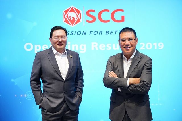 Roongrote Rangsiyopash, President and CEO SCG (kanan) dan Thammasak Sethaudom, VP Finance and Investment and CFO SCG. (dok. SCG)