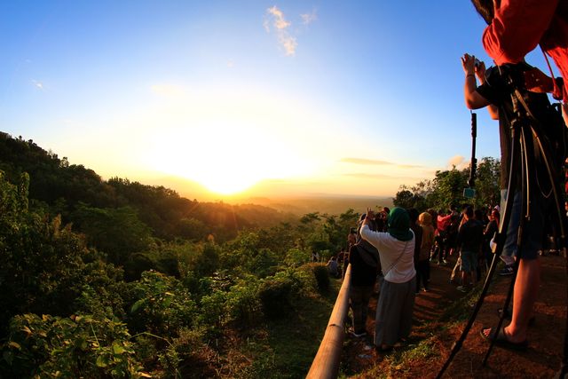 Panorama sunrise di Punthu Setumbu Foto: Shutter Stock