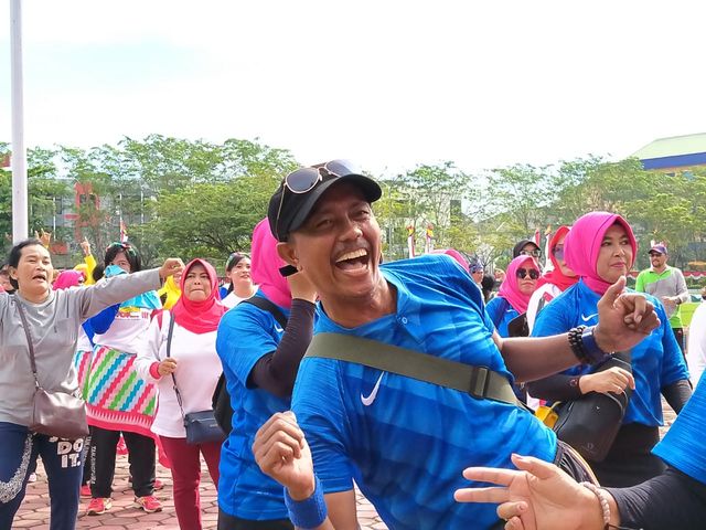 Foto: Keseruan ASN di Kalimantan Barat Ikut Permainan Tradisional - Permainan Tradisional Dari Kalimantan Barat