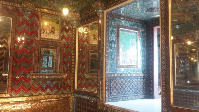 Istana Mutiara atau Moti Mahal yaitu kamar menciptakan berbagai refleksi yang menakjubkan..jpeg