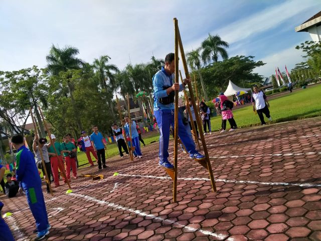 Foto: Keseruan ASN di Kalimantan Barat Ikut Permainan Tradisional - Permainan Tradisional Dari Kalimantan Barat