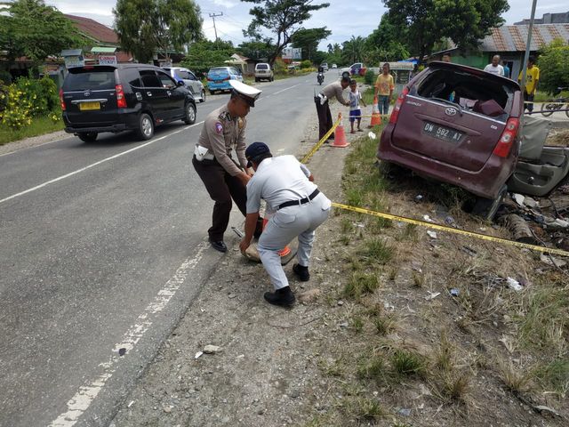 Kecelakaan antara bus dan mobil yang tewaskan lima orang di Kecamatan Burau, Sulawesi Selatan. Foto: Dok. kumparan