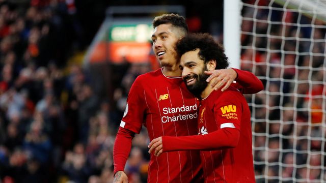 Roberto Firmino dan Mohamed Salah di laga Liverpool vs Southampton. Foto: REUTERS/Phil Noble 