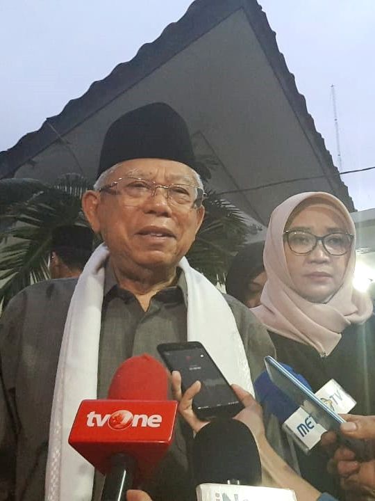 Wakil Presiden KH Ma'ruf Amin melayat ke kediaman Gus Sholah di Tendean, Jakarta Selatan. Foto:  Aprilandika Pratama/kumparan