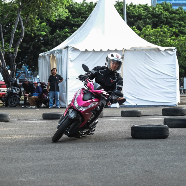 Mencoba handling Honda BeAT 2020 Foto: Bangkit Jaya Putra/kumparan