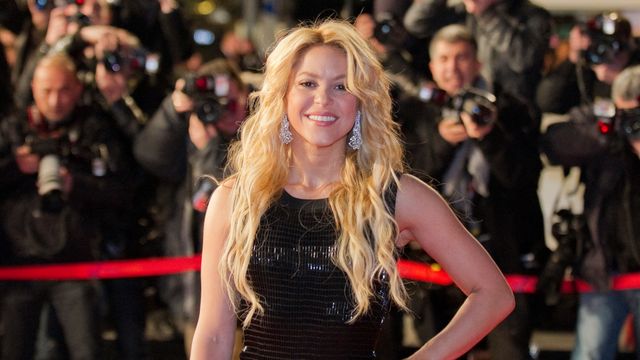Shakira saat di karpet merah NRJ Music Award 2011. Foto: Shutter Stock
