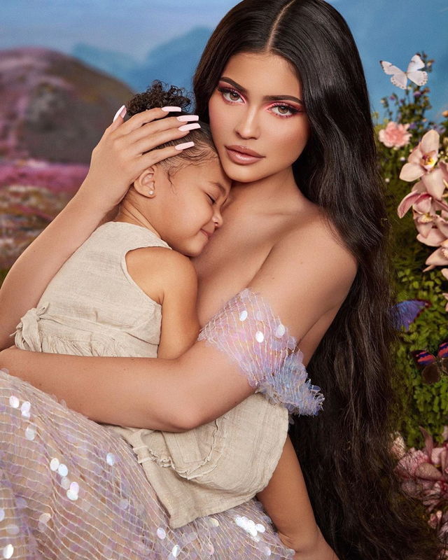 Kylie Jenner dan putrinya, Stormi. Dok: Instagram @kyliejenner