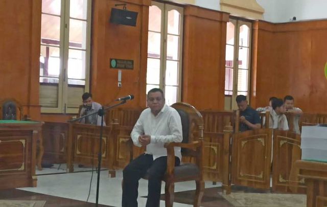 Kadis PU Non Aktif Kota Medan Isa Ansyari di Pengadilan Tipikor pada PN Medan. Foto: Istimewa