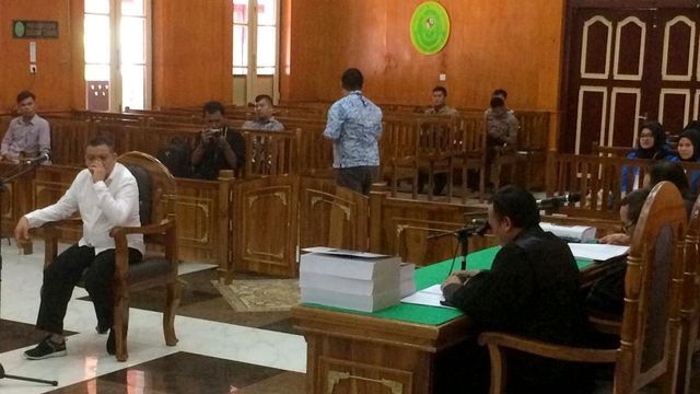 Isa Amsyari saat menjalani persidangan di Pengadilan Negeri Medan, Senin (3/2).
 Foto: Rahmat Utomo/kumparan