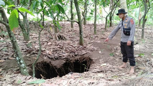 fenomena di kuburan Tanah Kuburan di Maros Sulawesi Selatan Amblas 