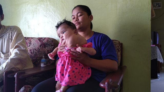 ﻿﻿Ibunda bersama bayi Fatiha saat ditemui kepripedia (27/1/2020). Foto: Khairul S/kepripedia.com