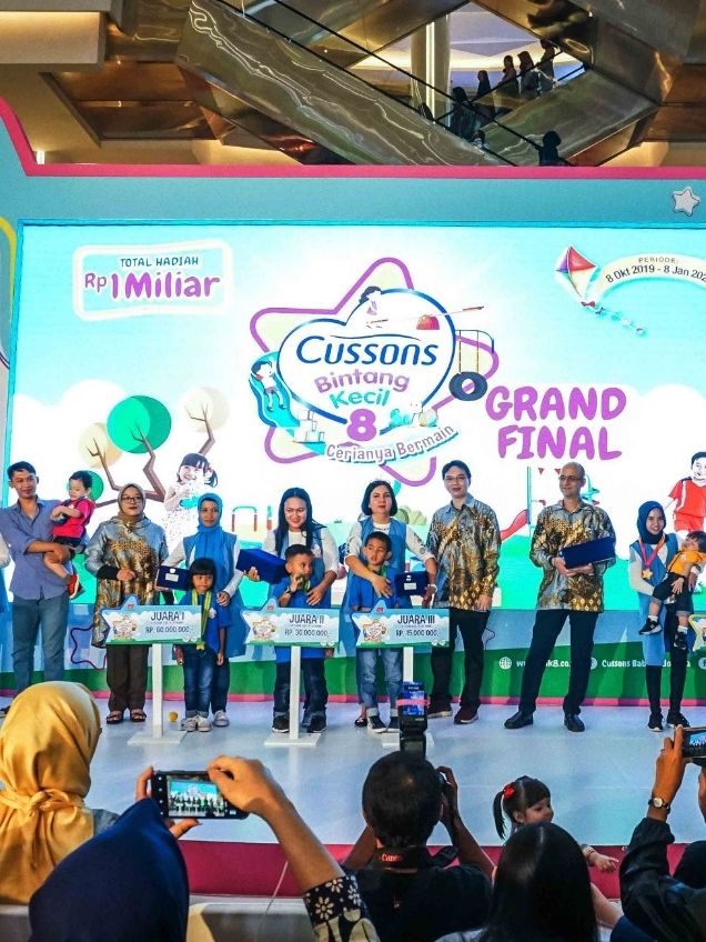 Grand Final Cussons Bintang Kecil ke-8 di Pusat Perbelanjaan Kota Kasablank, Minggu (2/2). Foto: Dok. PZ Cussons