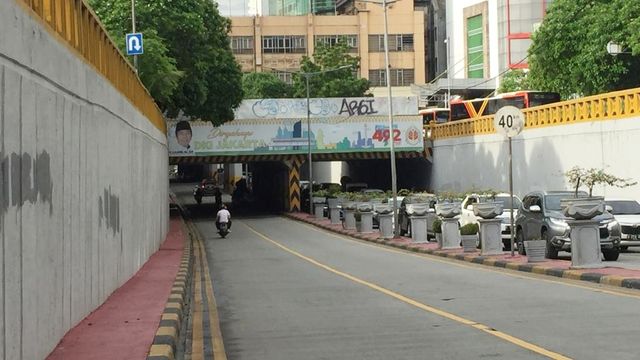 Coretan di dinding underpass Tanah Abang. Foto: Andesta Herli Wijaya/kumparan