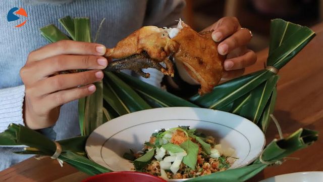 Sajian Menu Ayam Goreng. (Fernando Fitusia)