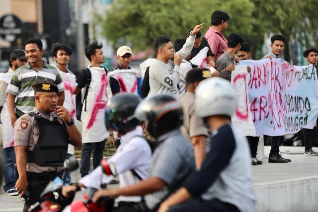 Foto: Aksi Kenang 21 Tahun Tragedi Idi Cut, Pembantaian